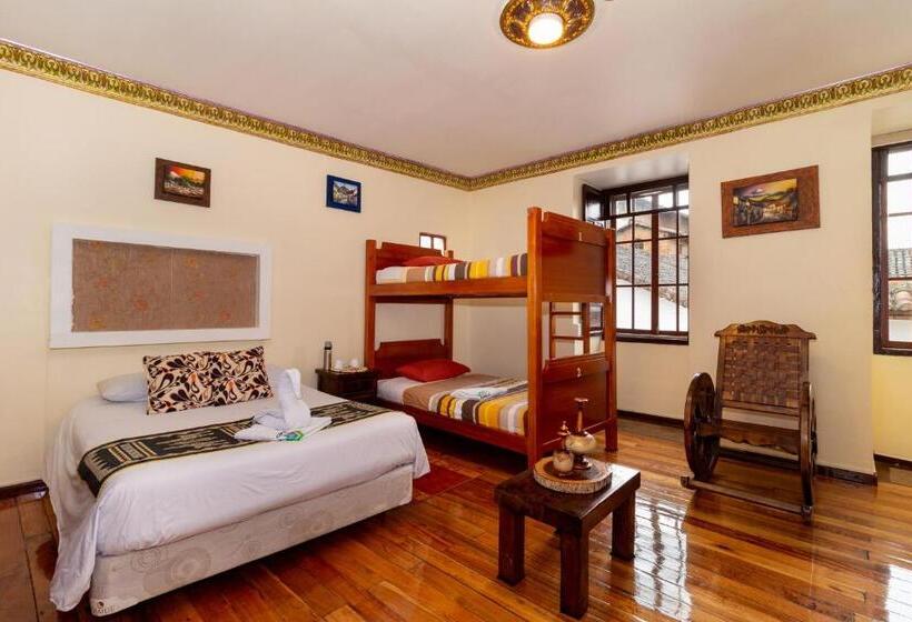 חדר סטנדרט לשלושה, Friends Hotel & Rooftop   Historic Center & Museums