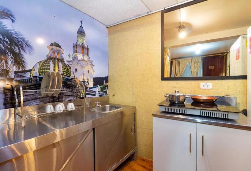 דירת חדר, Friends Hotel & Rooftop   Historic Center & Museums