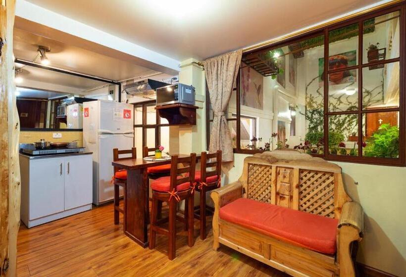 דירת חדר, Friends Hotel & Rooftop   Historic Center & Museums