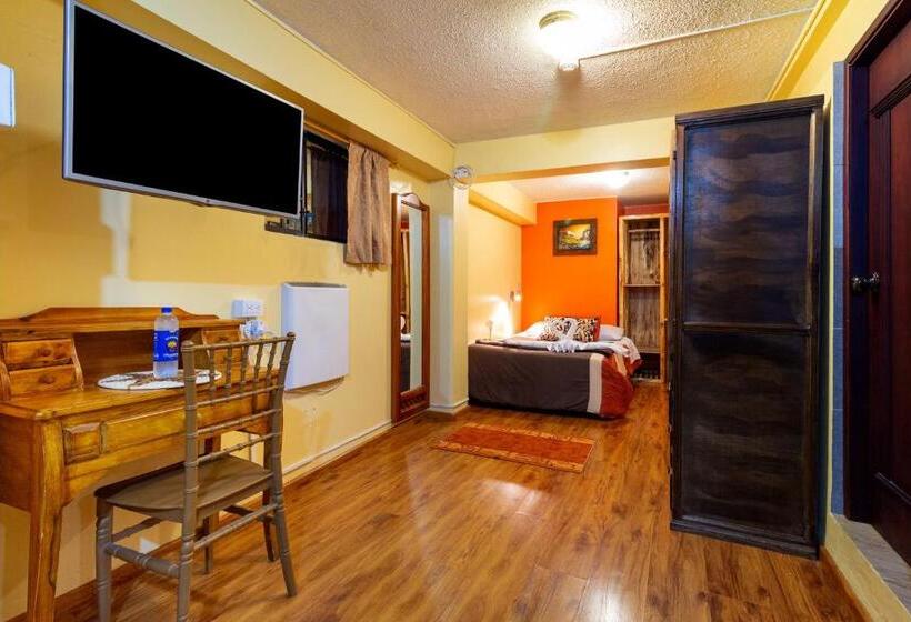 דירת חדר, Friends Hotel & Rooftop   Historic Center & Museums