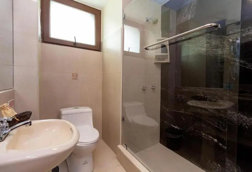 Deluxe-huone Parveke, Friends Hotel & Rooftop Historic Center & Museums