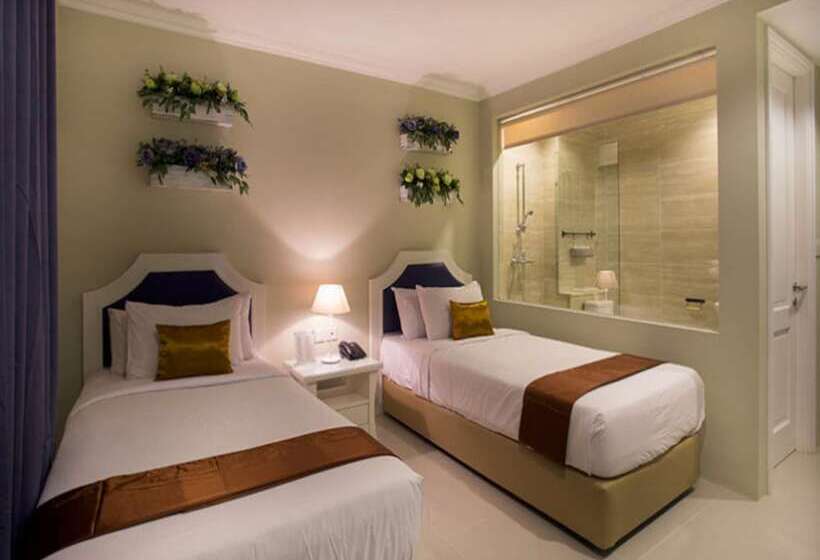 バルコニー付きデラックスルーム, Amalfi Hotel Seminyak