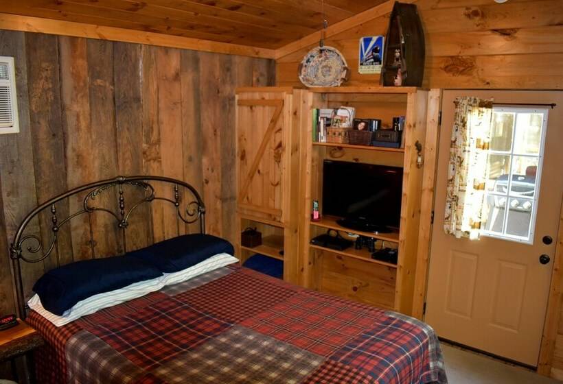 베이직 룸 더블 침대, The Owl's Perch