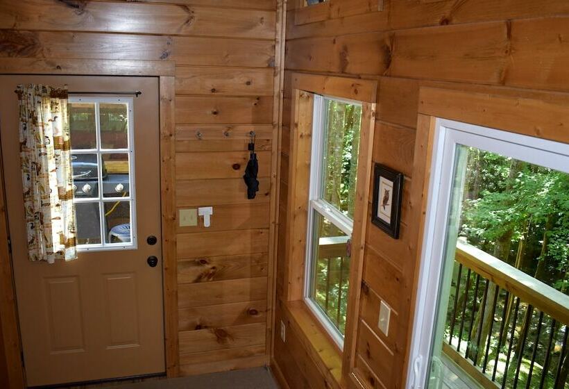 베이직 룸 더블 침대, The Owl's Perch