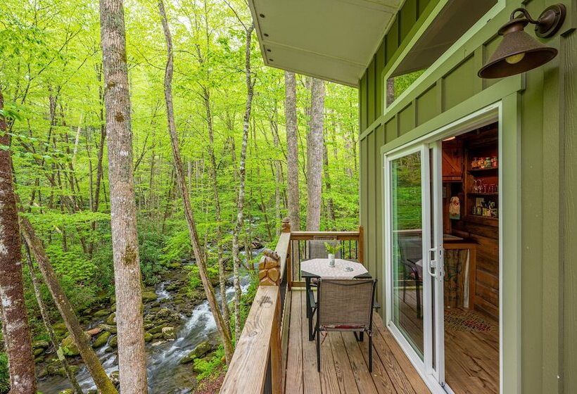 베이직 룸 더블 침대, The Owl's Perch