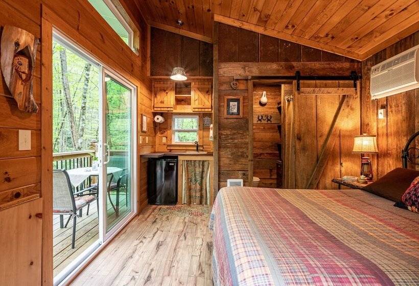 베이직 룸 더블 침대, The Owl's Perch