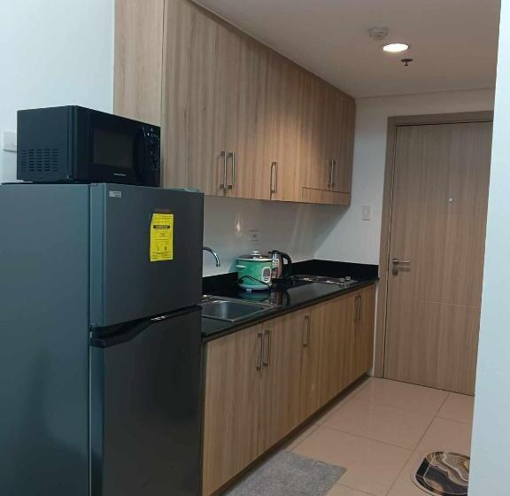 1 Bedroom Apartment with Balcony, Shell Residences