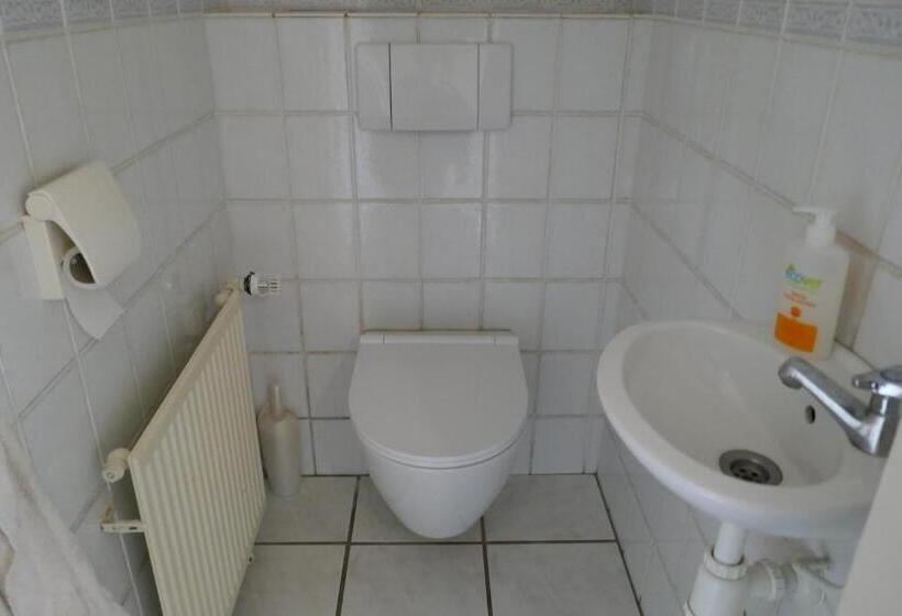 חדר משפחתי, B&b Rezonans