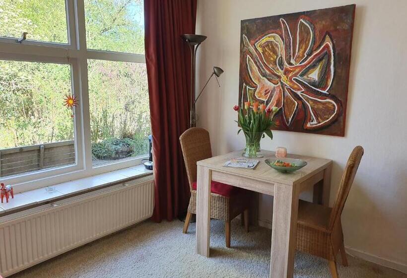 חדר משפחתי, B&b Rezonans