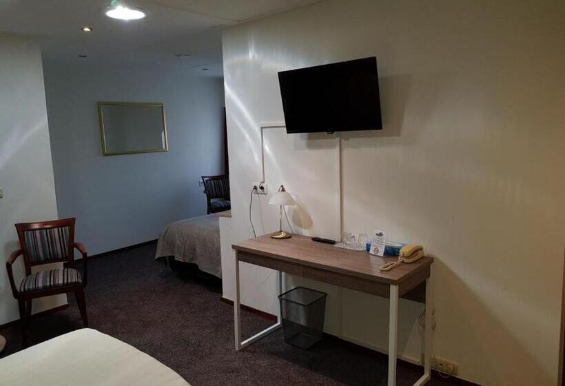 חדר קומפורט לשלושה, Het Landhuis