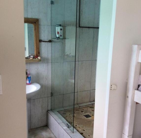 Семейный Номер, Island Vibe Knysna