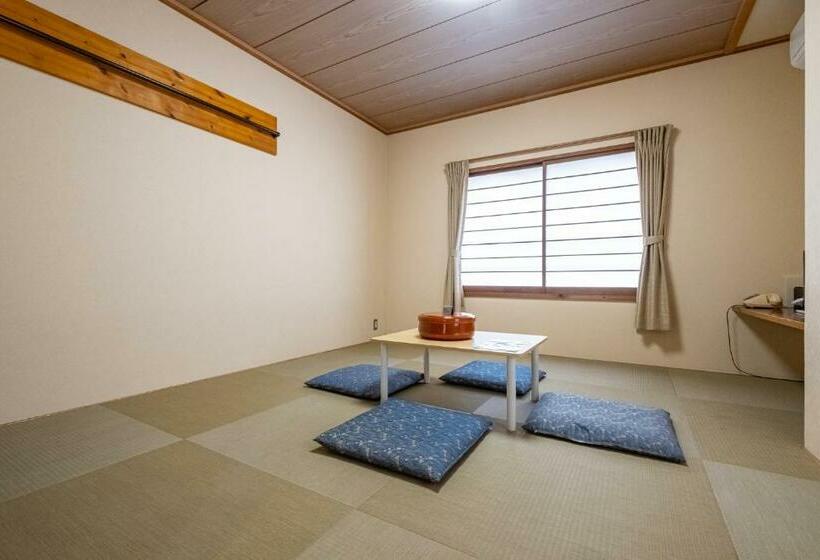 Трехместный Номер Стандарт Совместная Ванная, Kawaguchiko Station Inn