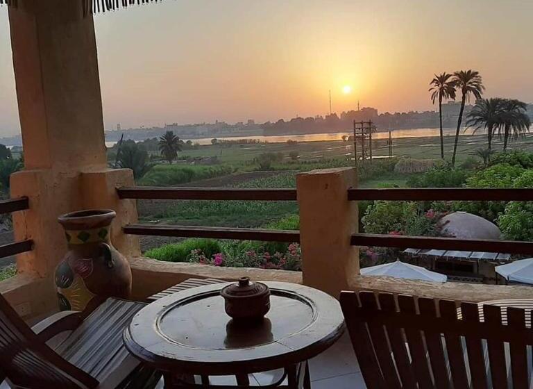 آپارتمان 2 خوابه, Nile Compound