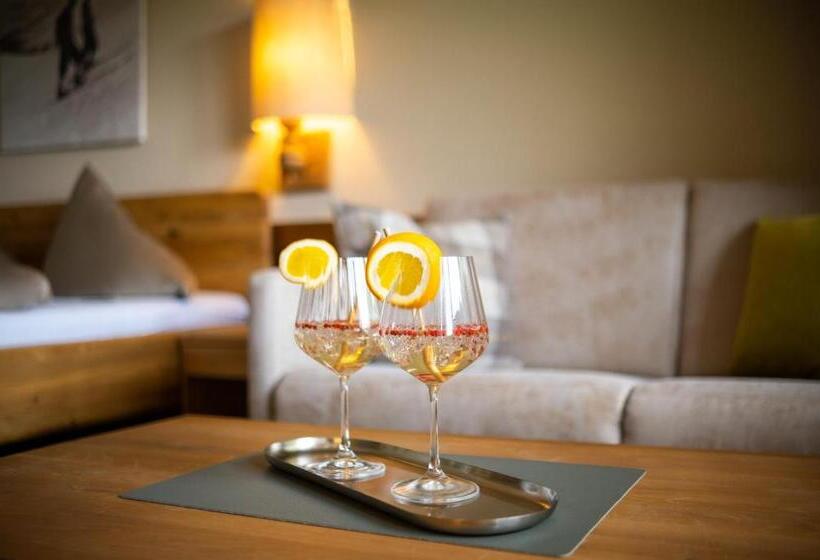 스탠다드 트리플 발코니 룸, Pension Schattberg