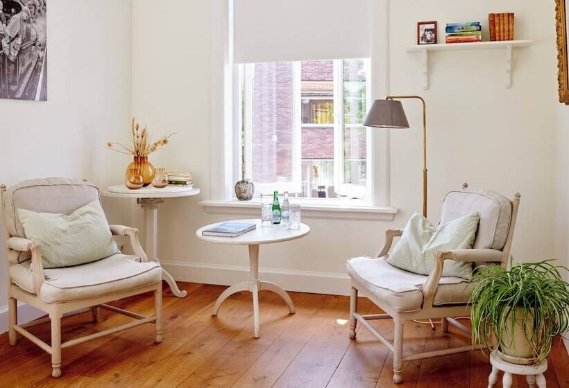 套房, Station Amstelveen