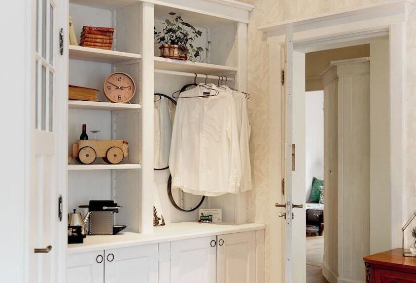 高级大房间, Station Amstelveen