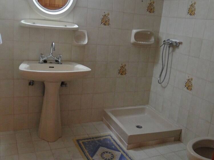 スタンダードスタジオ, Paradise Inn