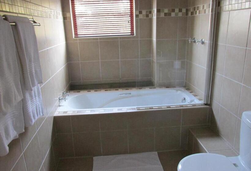 اتاق استاندارد سه نفره, Karoo Sun Boutique Guest House