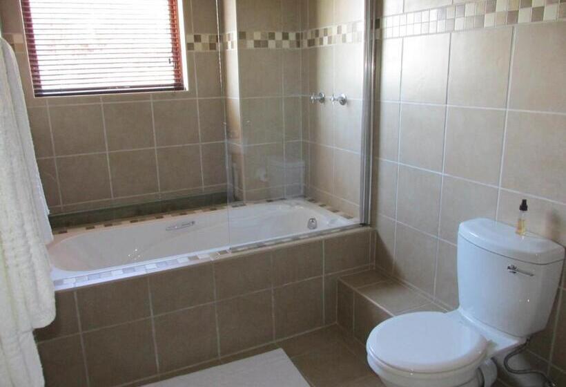 اتاق استاندارد سه نفره, Karoo Sun Boutique Guest House