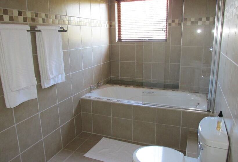 اتاق استاندارد سه نفره, Karoo Sun Boutique Guest House