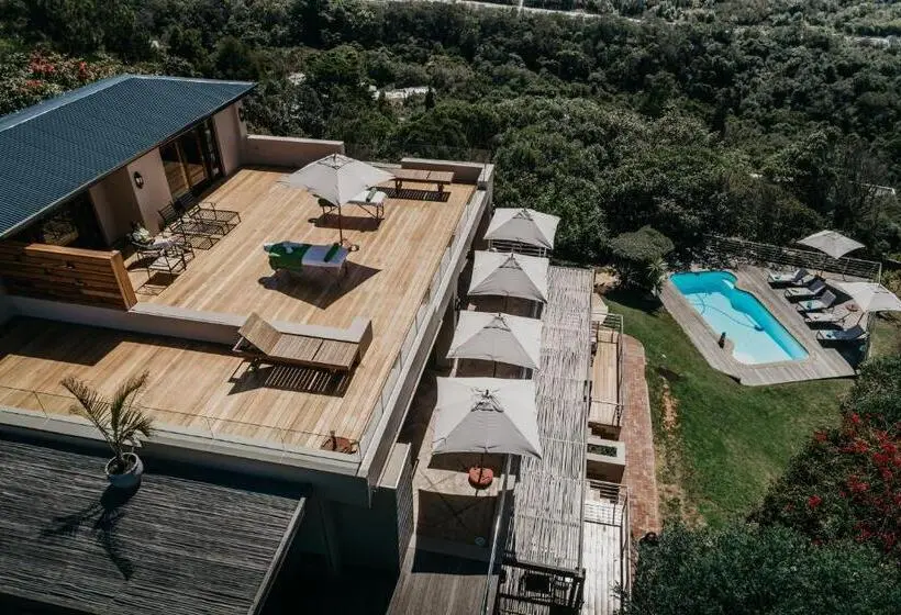 سوییت لوکس, La Vista Lodge