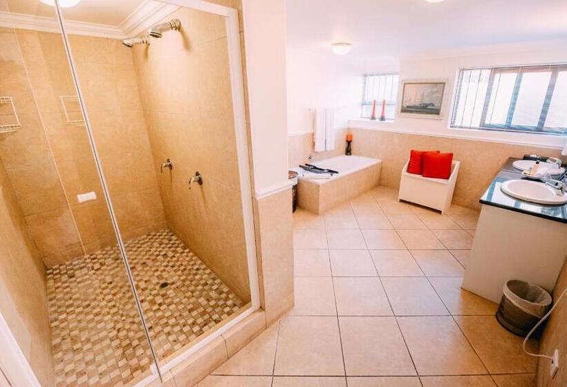 جناح مطلّ علي البحر, La Vista Lodge