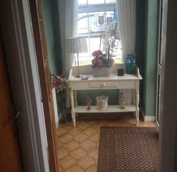 חדר משפחתי, Atlantic House