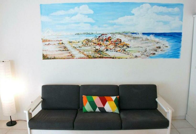 استودیو کامفورت, Bnbbonaire Near The Ocean