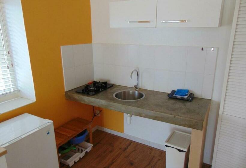 استودیو کامفورت, Bnbbonaire Near The Ocean