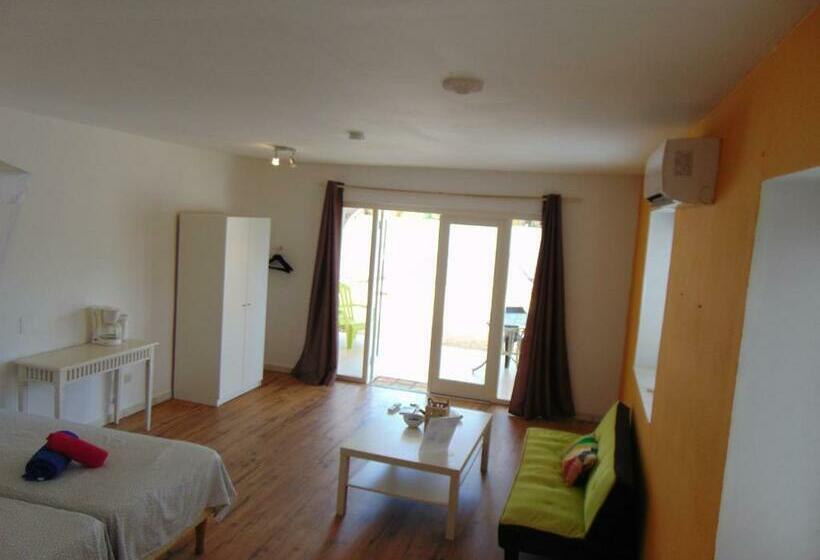 استودیو کامفورت, Bnbbonaire Near The Ocean