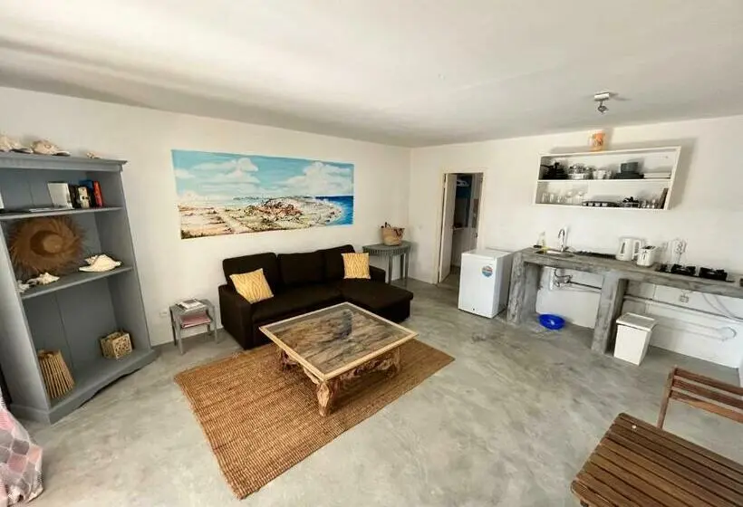 استودیو کامفورت, Bnbbonaire Near The Ocean