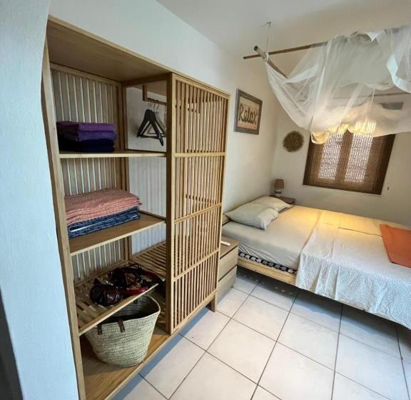 استودیوی استاندارد, Bnbbonaire Near The Ocean