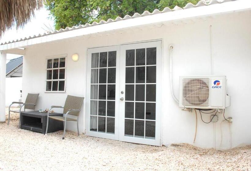 استودیو ساده, Bnbbonaire Near The Ocean