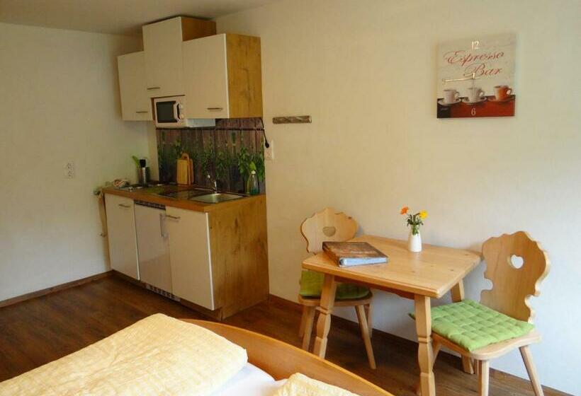 ガーデンビュースタンダードルーム, Haus Binderschuster