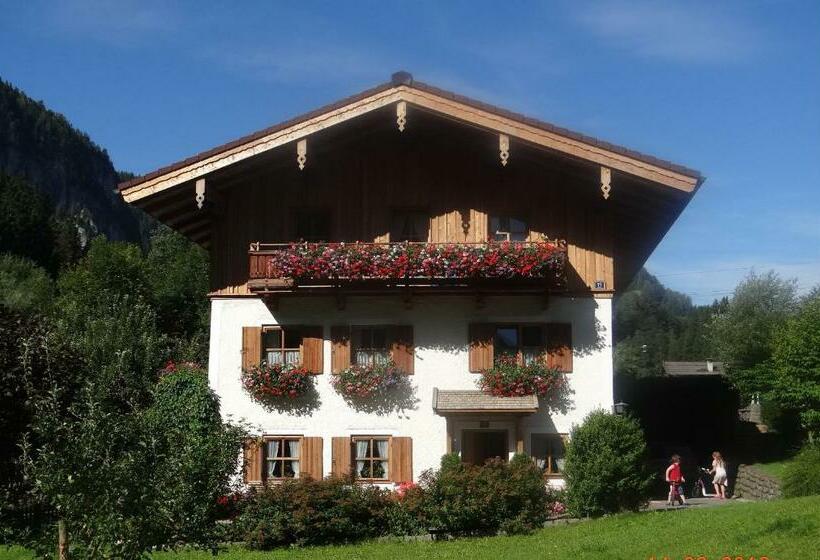 ガーデンビュースタンダードルーム, Haus Binderschuster