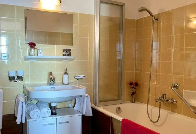اتاق استاندارد سه نفره, Vista Apartments