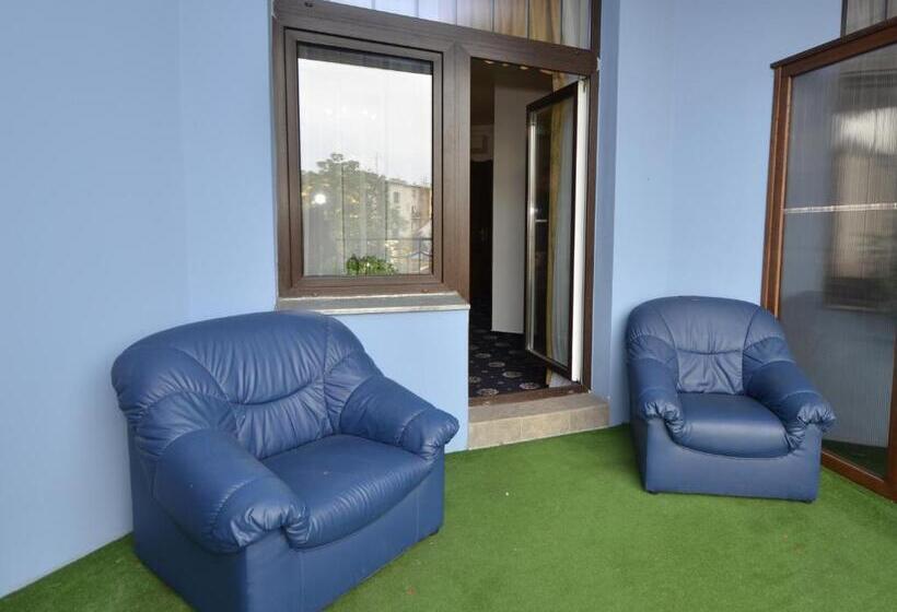 סוויטת ג'וניור עם מרפסת, Brioni Suites