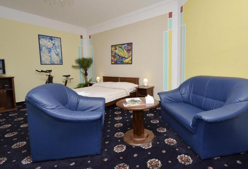 סוויטת ג'וניור עם מרפסת, Brioni Suites