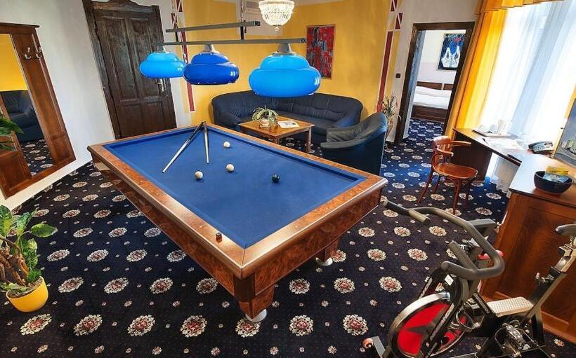 סוויטה עם מרפסת, Brioni Suites