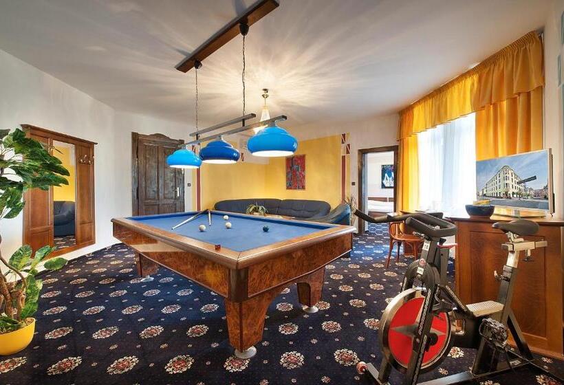 סוויטה עם מרפסת, Brioni Suites