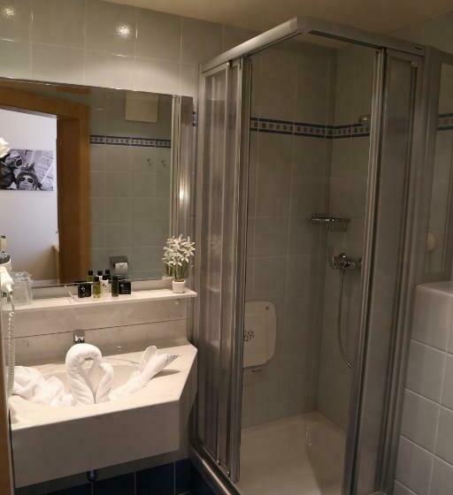 기본룸, Andi S Ski