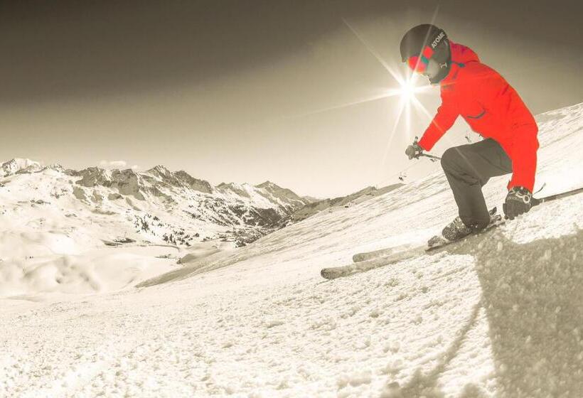 غرفة أساسية, Andi S Ski