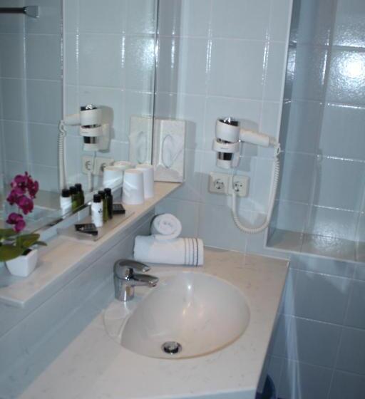 디럭스 룸, Andi S Ski