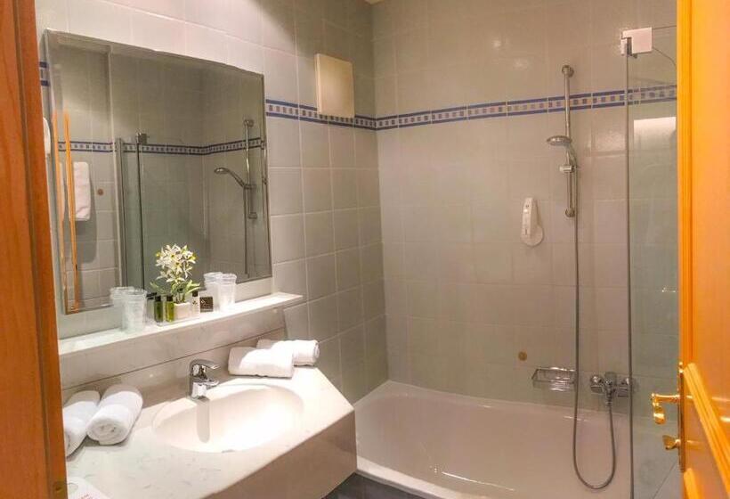 شقة غرفتين, Andi S Ski