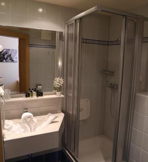 غرفة قياسية فردية, Andi S Ski