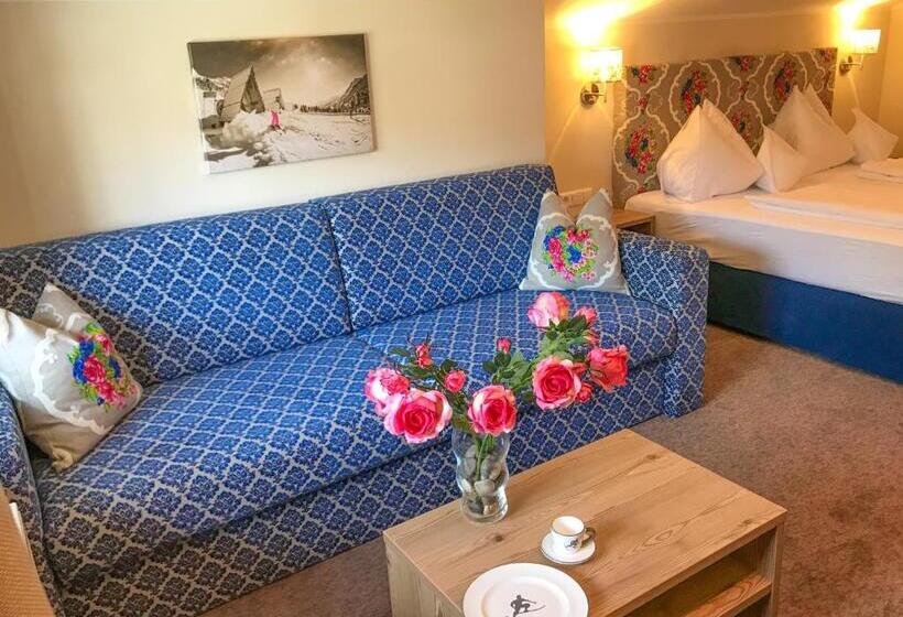 غرفة عائلية مطلّة علي الجبل, Andi S Ski