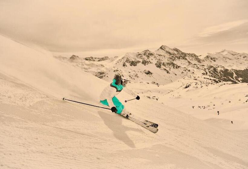 디럭스 룸, Andi S Ski