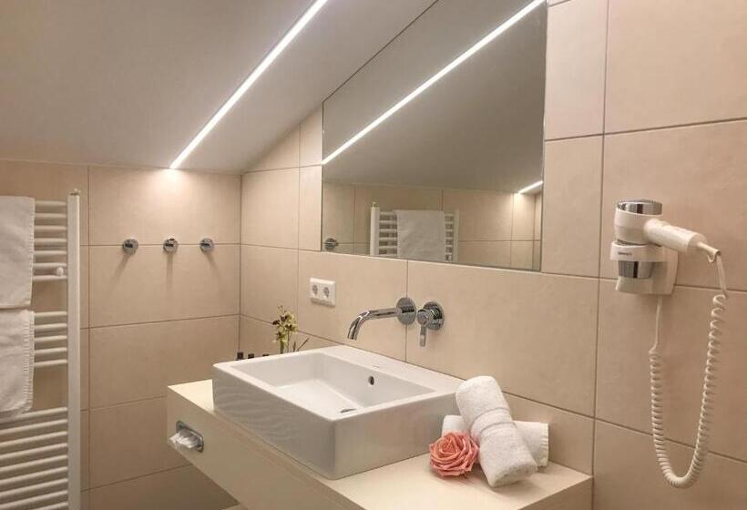 디럭스 패밀리 룸, Andi S Ski