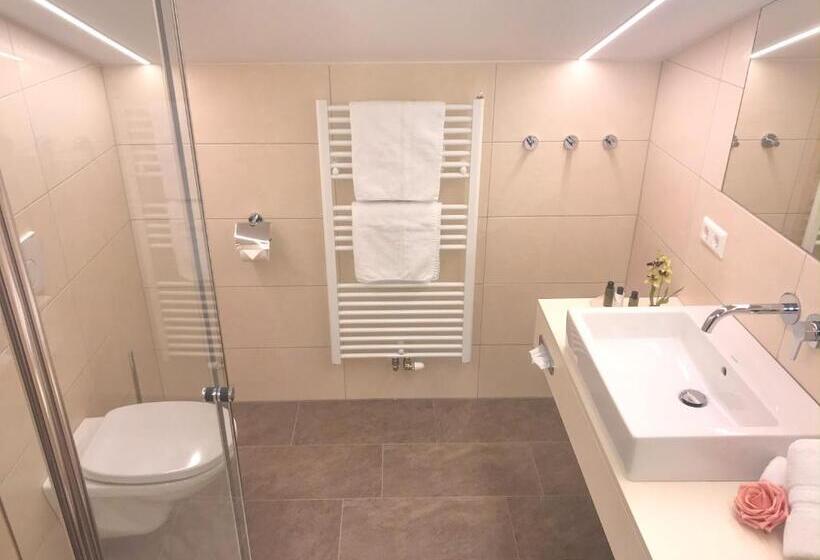 디럭스 패밀리 룸, Andi S Ski