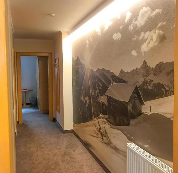 شقة غرفتين, Andi S Ski